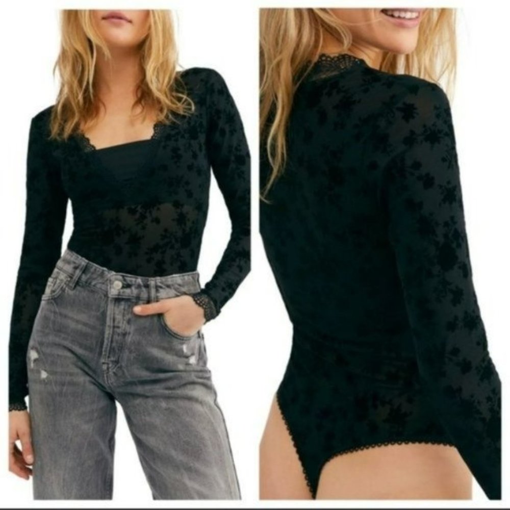 Babes in Bandeaus Black Lace Deep V Long Sleeve Bodysuit nwt